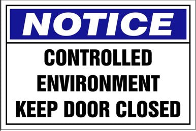 Notice : Controlled environment keep door closed safety sign (NOT106)
